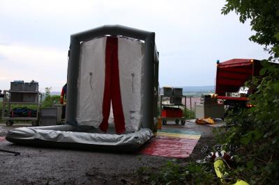 Allmersbach im Tal: Gtosse Gefahrstoff Uebung am Hochbehaelter heutensbach